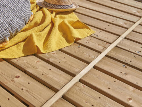 Terrasse-bois-Clairval-couverte-residentielle-profondeur-3m60-detail-plancher